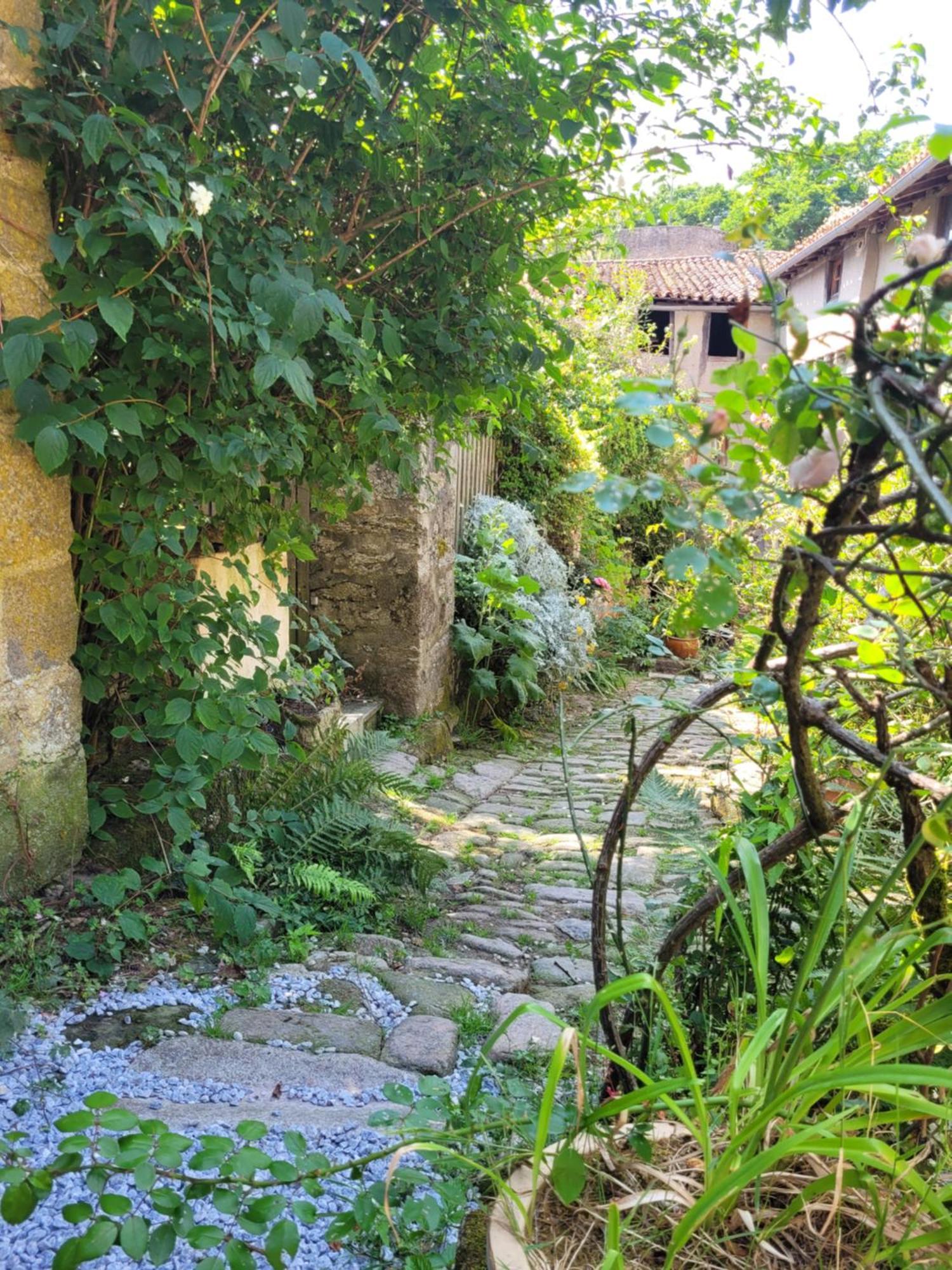Hotel Lekker Slaap Parthenay Exterior foto
